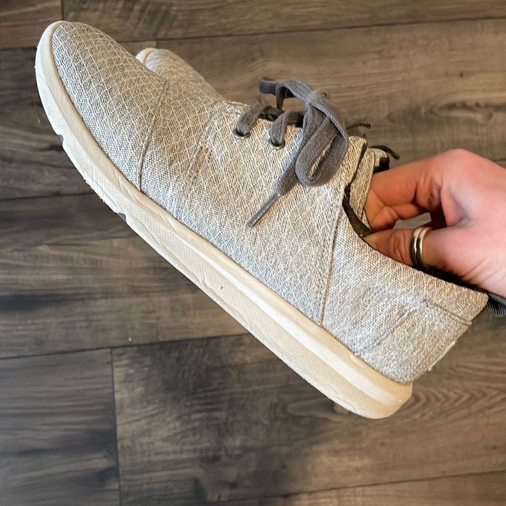 Toms tennis shoes. Size 8. Fit narrow.